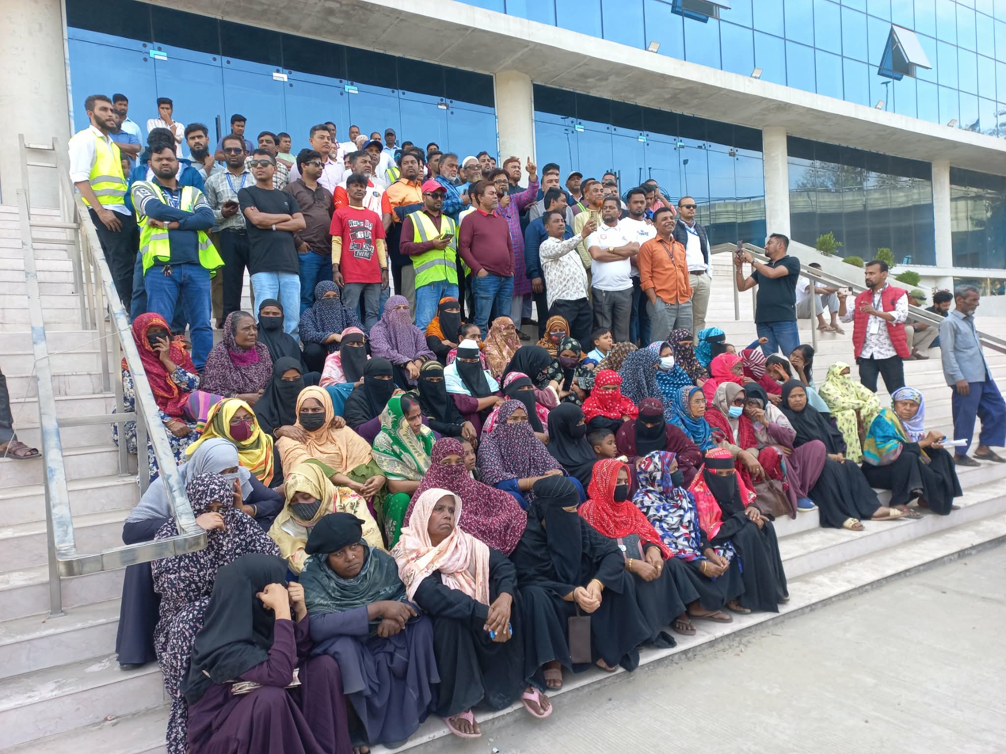 Ctg port workers to continue work abstention tomorrow