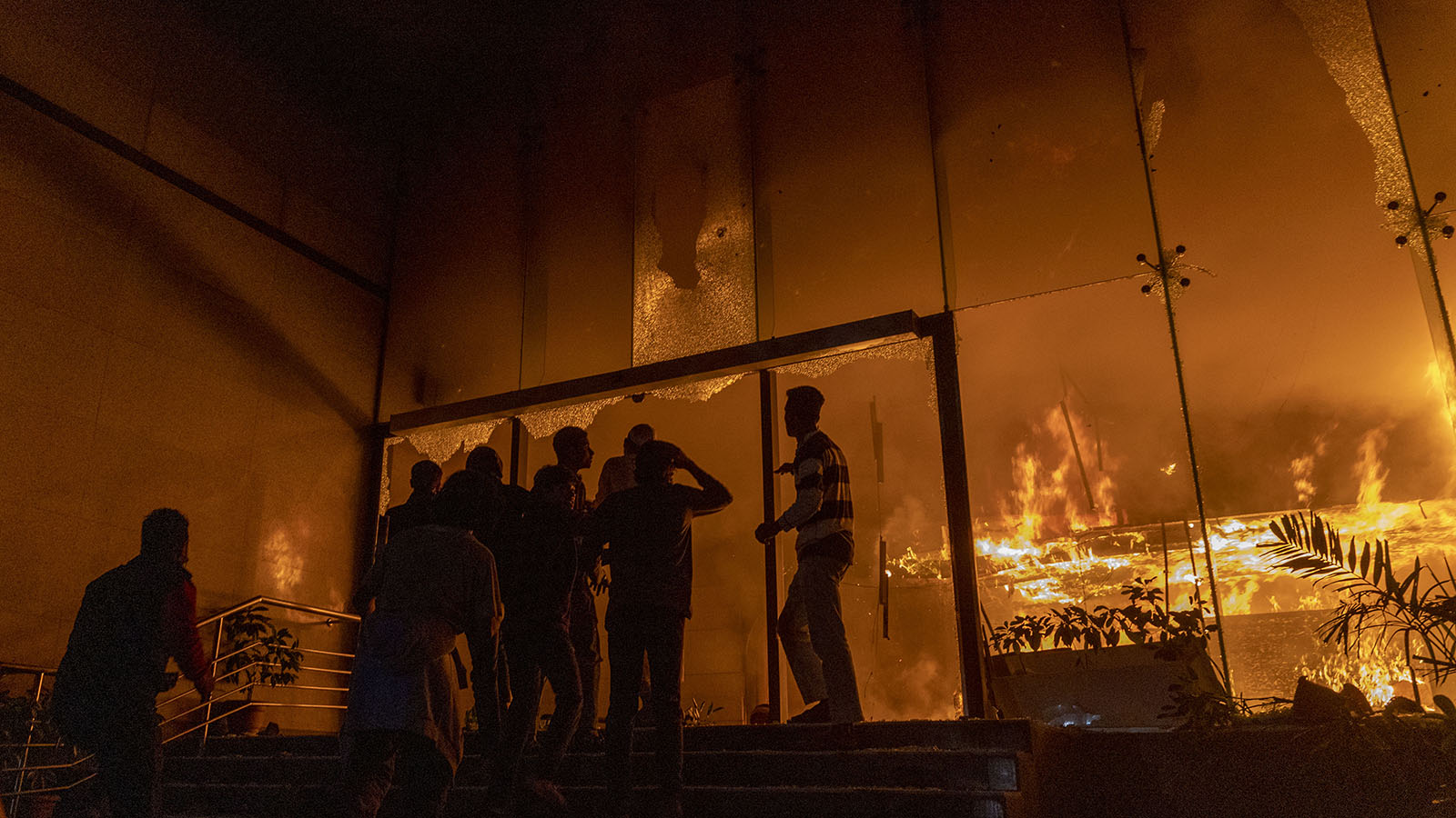 Mob attacks on Star, Prothom Alo scripted: Star-Dismislab analysis