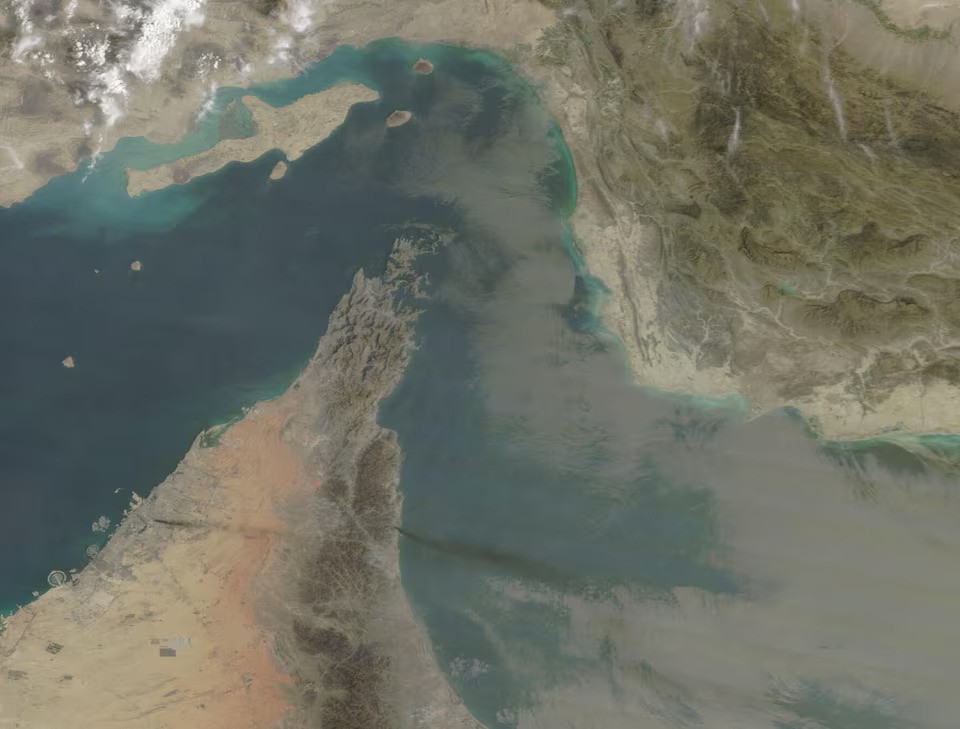 Oil loading resumes at UAE's Fujairah port after an attack, sources say