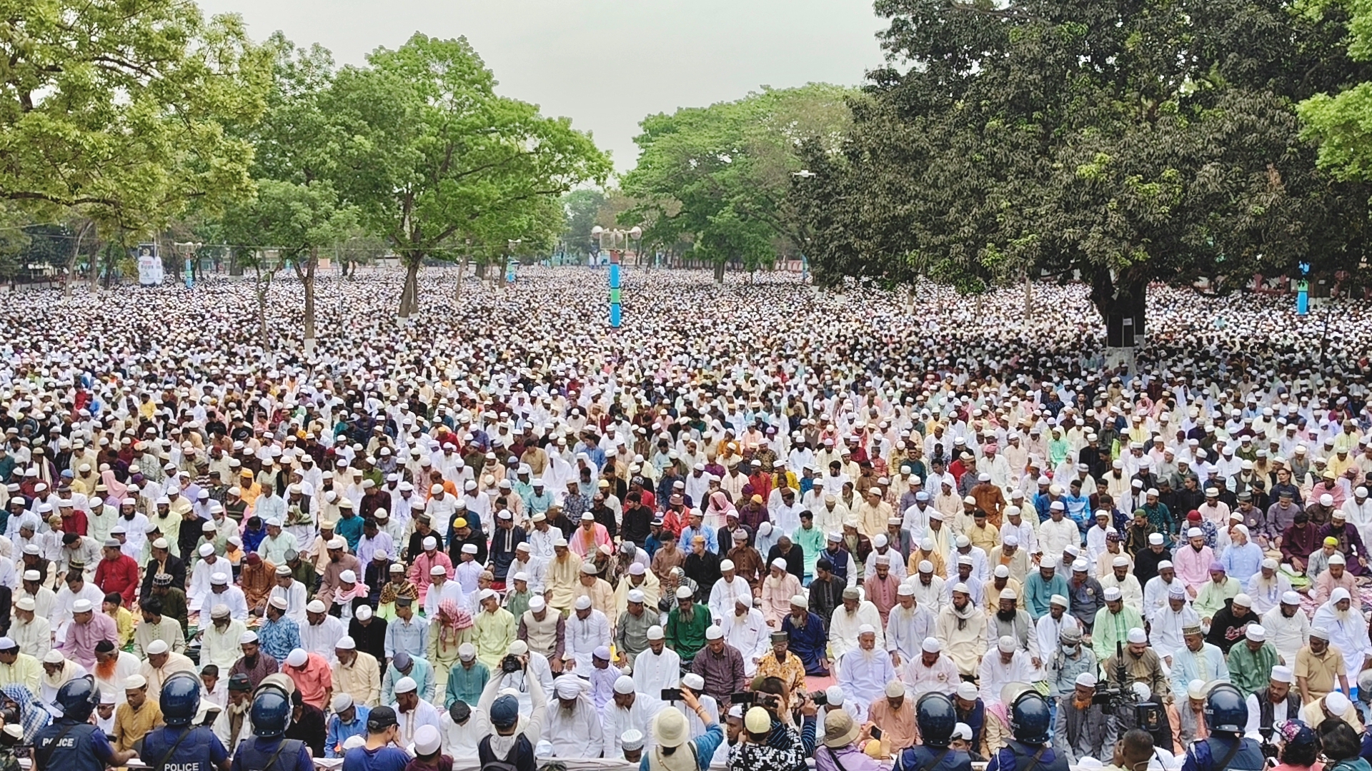 Sholakia Eidgah blends history with devotion as lakhs attend congregation