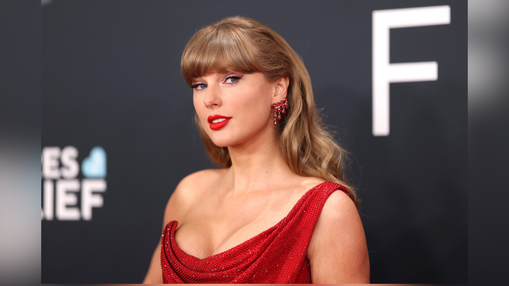 Taylor Swift leads 2026 AMA nominations