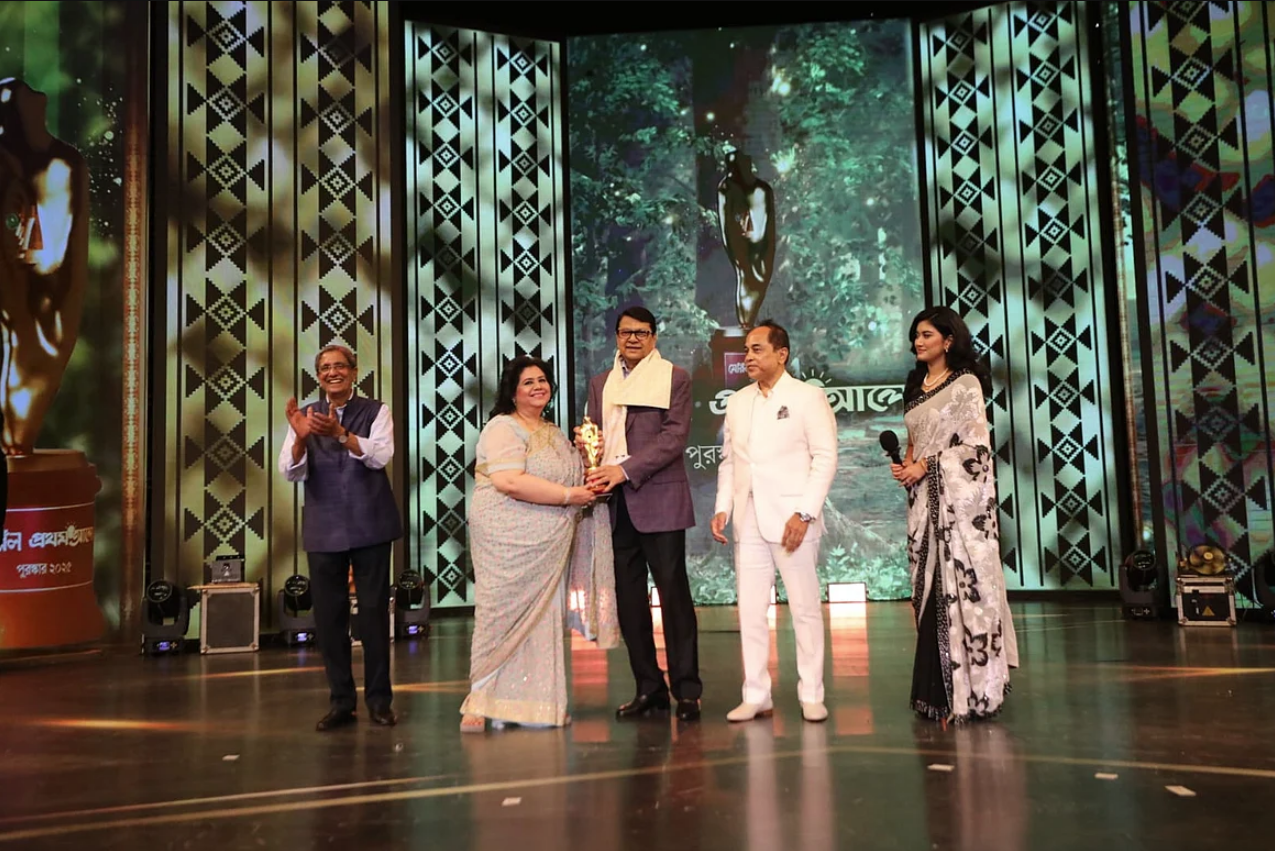 Alamgir honoured with Meril-Prothom Alo Lifetime Achievement Award