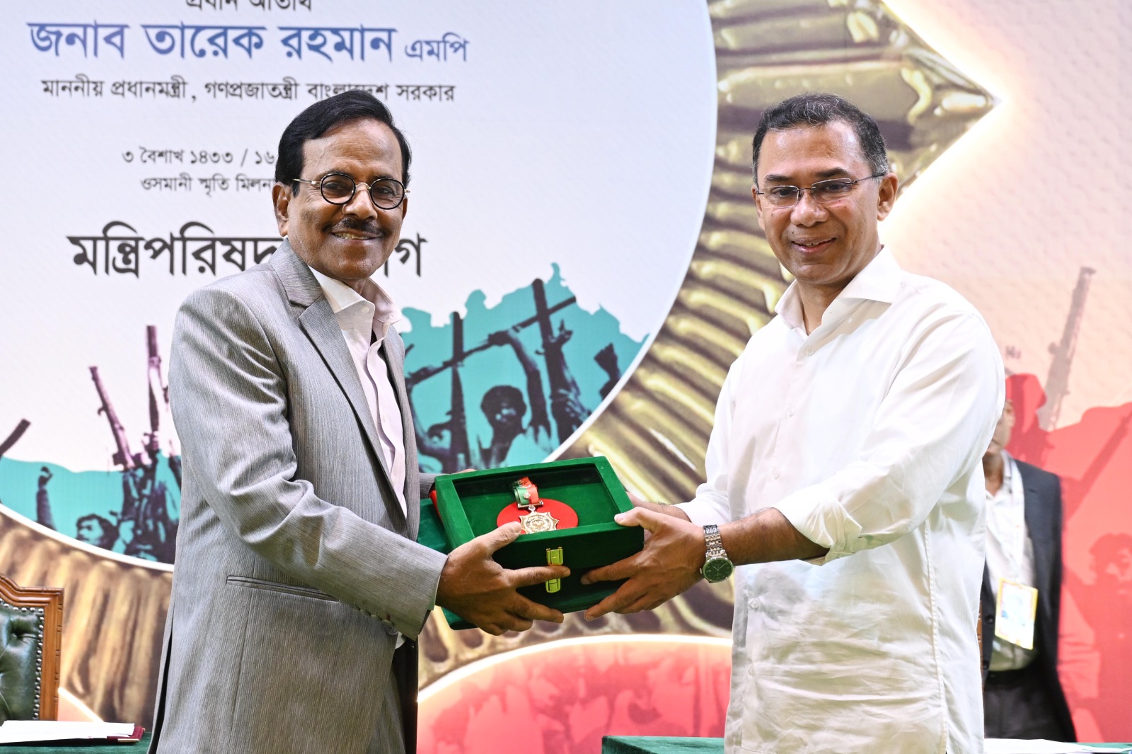 Hanif Sanket felicitated with Swadhinata Padak