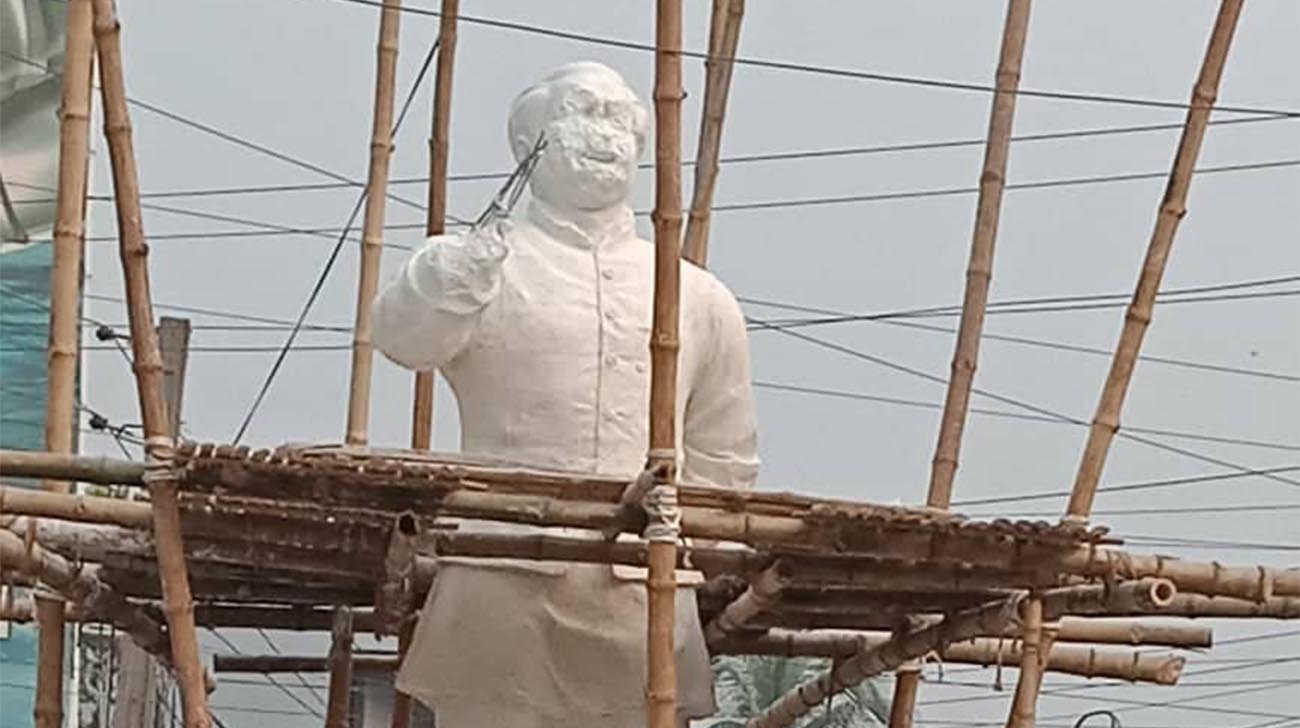 Bangabandhu’s sculpture found defaced