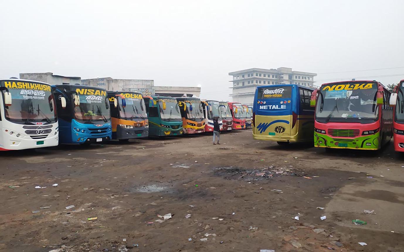 Road communication of Pabna with 22 districts halted due to strike