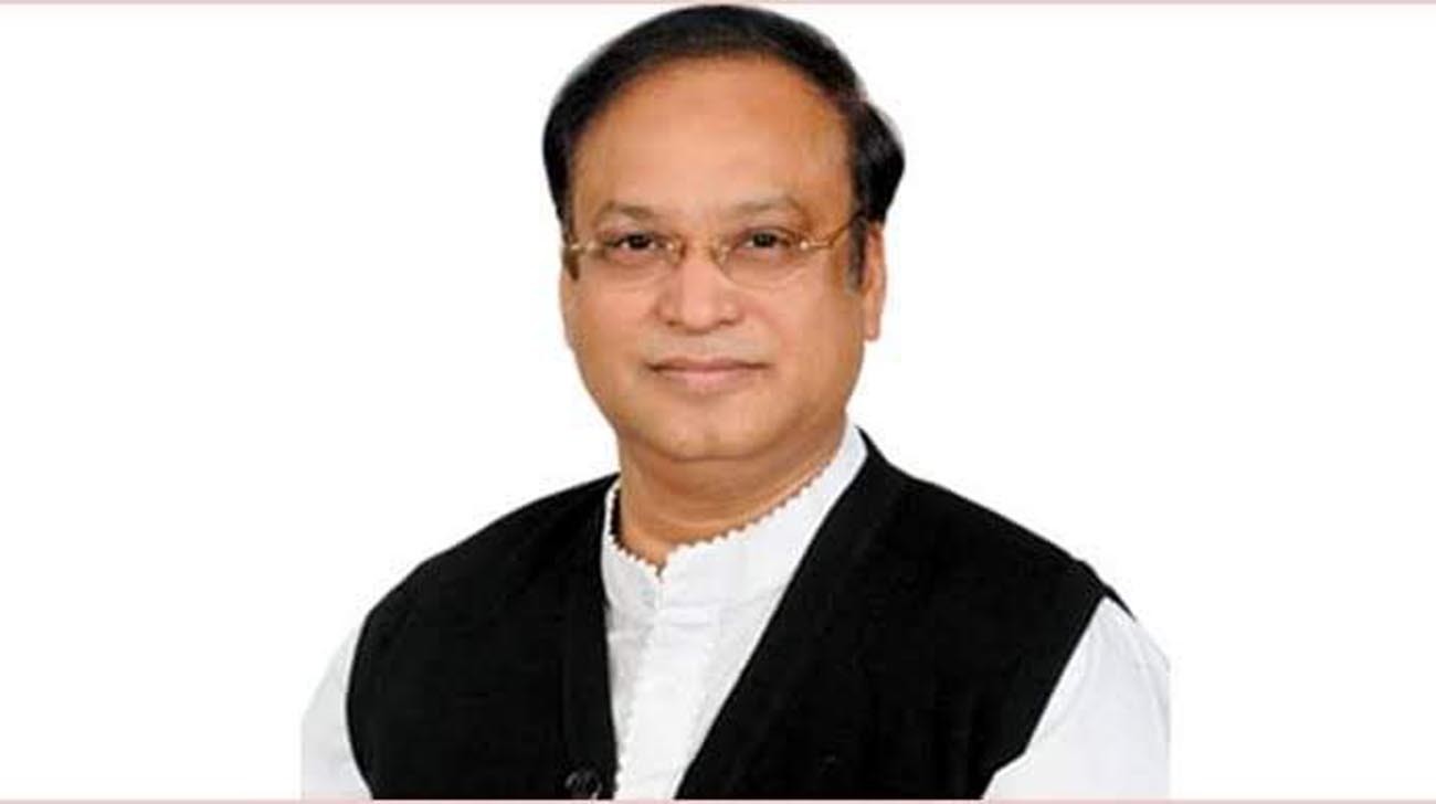 Haji Salim back amid controversy