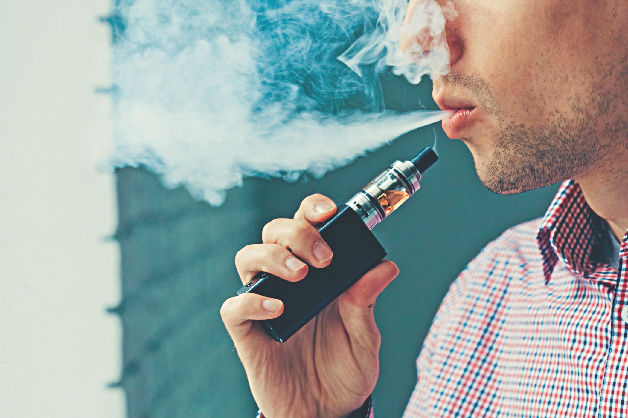 Caution to avoid vaping products with THC oil, vitamin E acetate