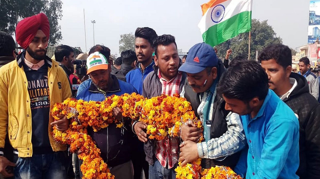 Crowds gather at Attari ahead of IAF pilot’s return in India