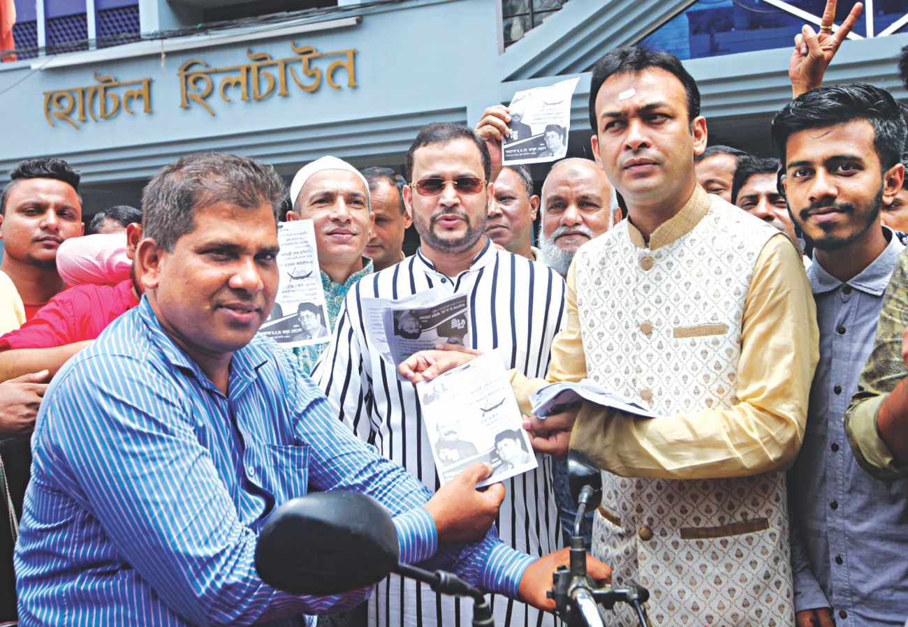 Last Day's Campaign: Outsiders flout rules in 3 cities