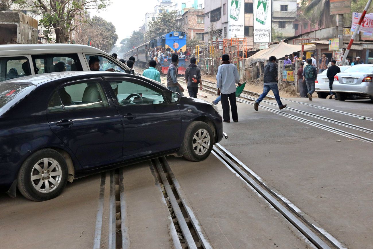 Death lurks at unsafe level crossings