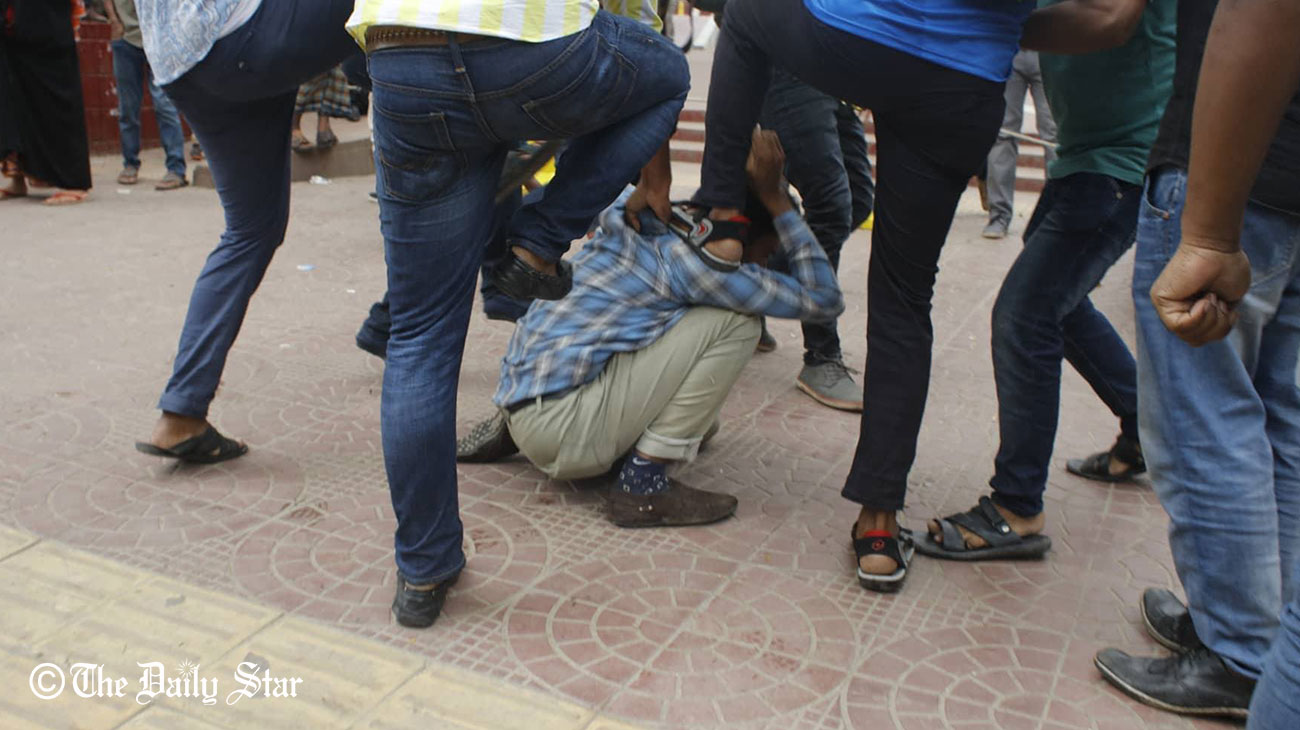 12 hurt as ‘BCL men’ assault quota reformists again