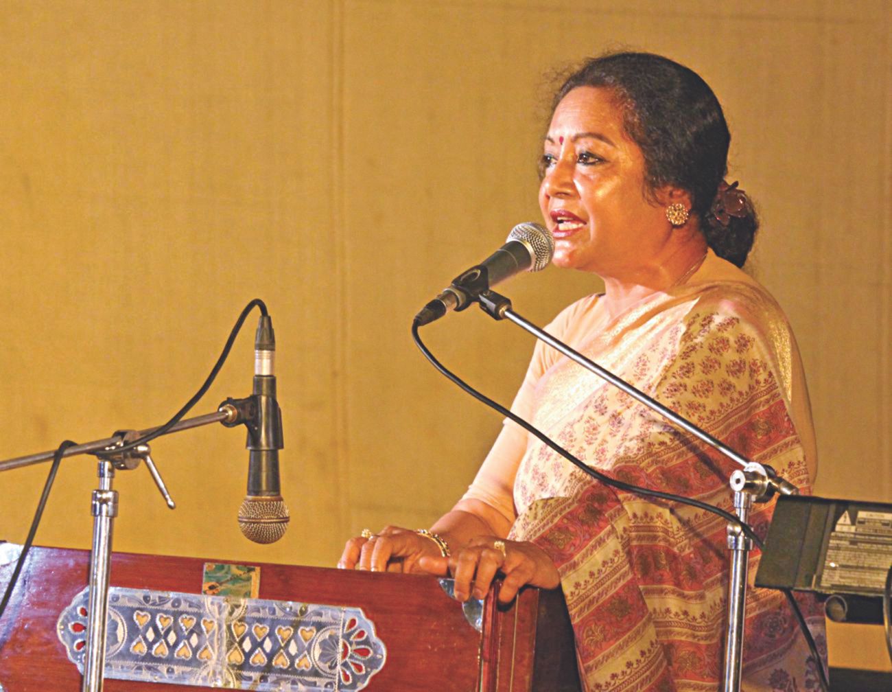 Shaheen Samad - A valiant singer