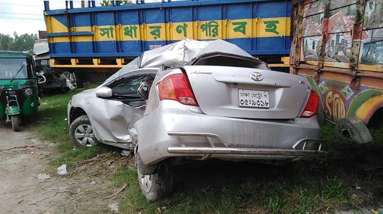 7 killed in road crashes in 4 districts