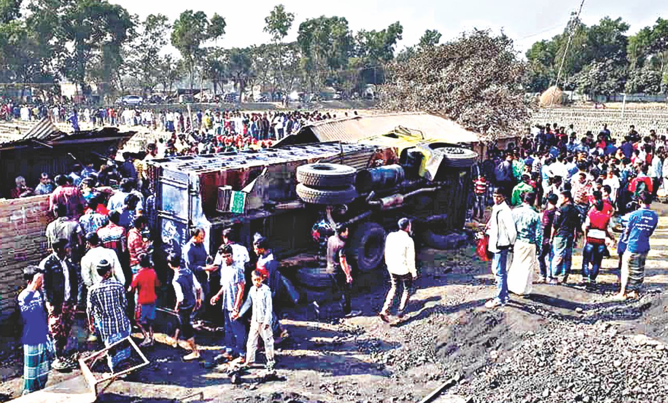 Truck kills 13 workers in their sleep