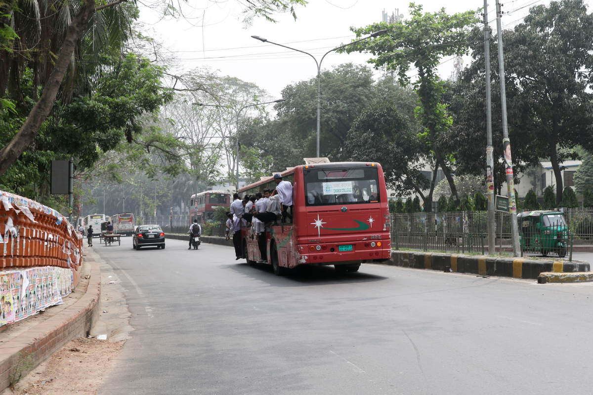 Dhaka needs a city school bus service, now!