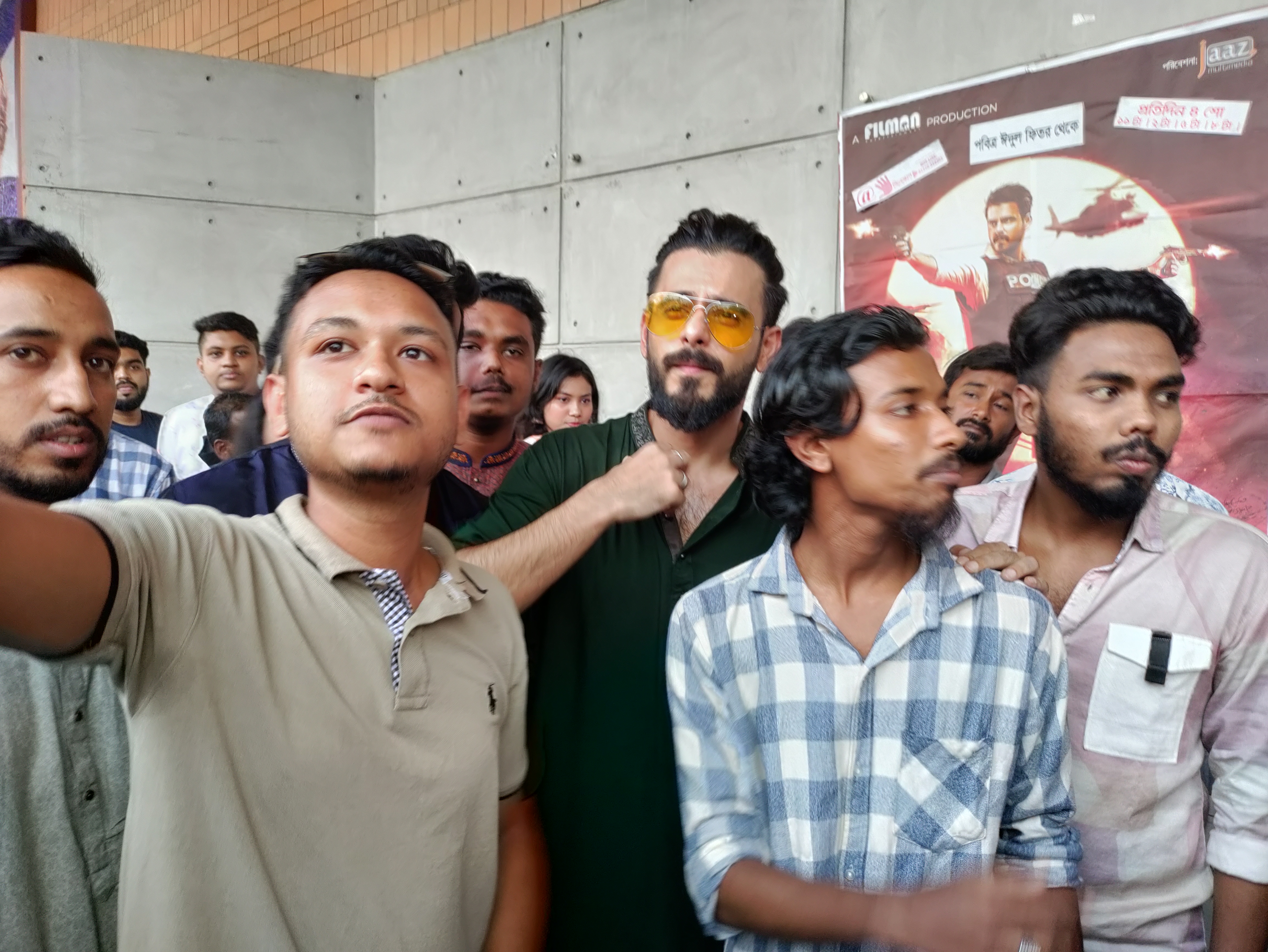 Siam, Puja attend houseful shows of 'Shaan' in Narayanganj