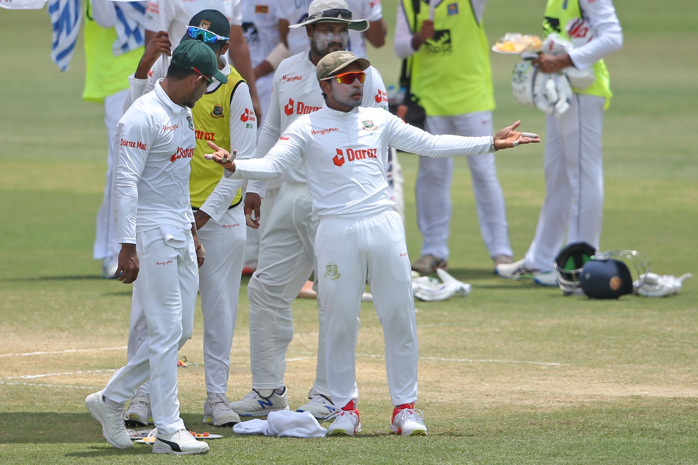 Dickwella, Chandimal frustrate Tigers