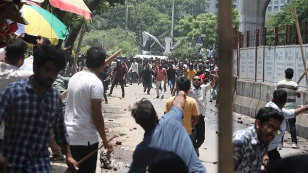 DU’s BCL-JCD activists clash near High Court; gunshots heard