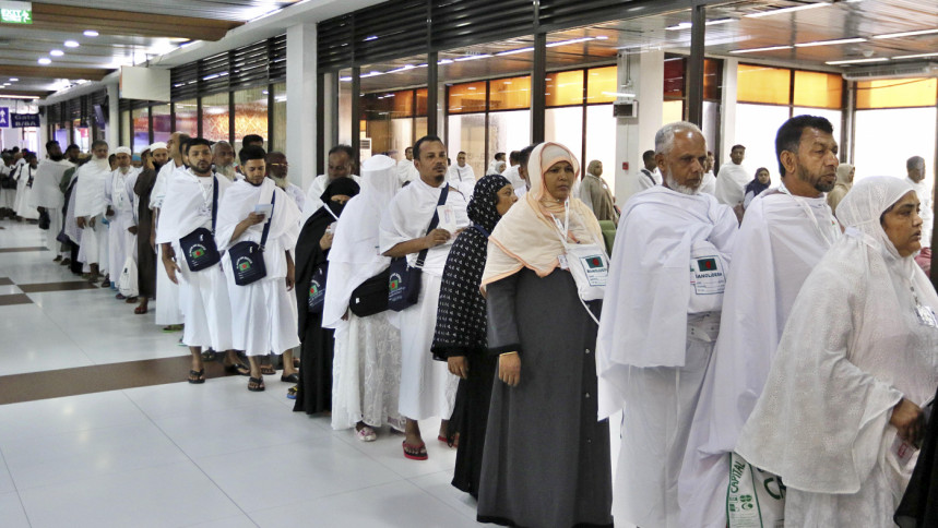7,573 Bangladeshi Hajj pilgrims reach Saudi Arabia
