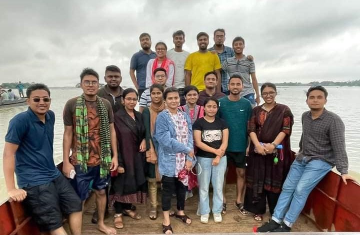 21 DU students, stranded in Sunamganj flood, being moved to police lines