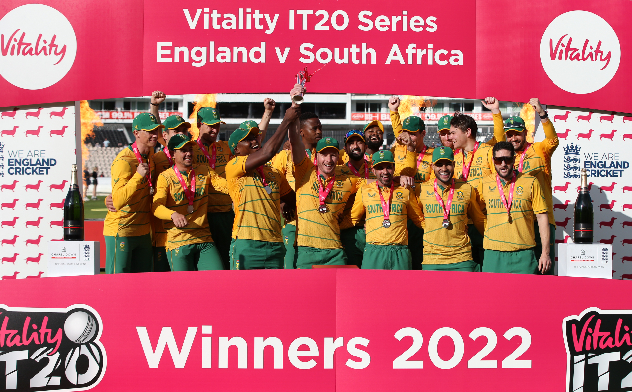 Five-star Shamsi helps Proteas to T20 series win over England