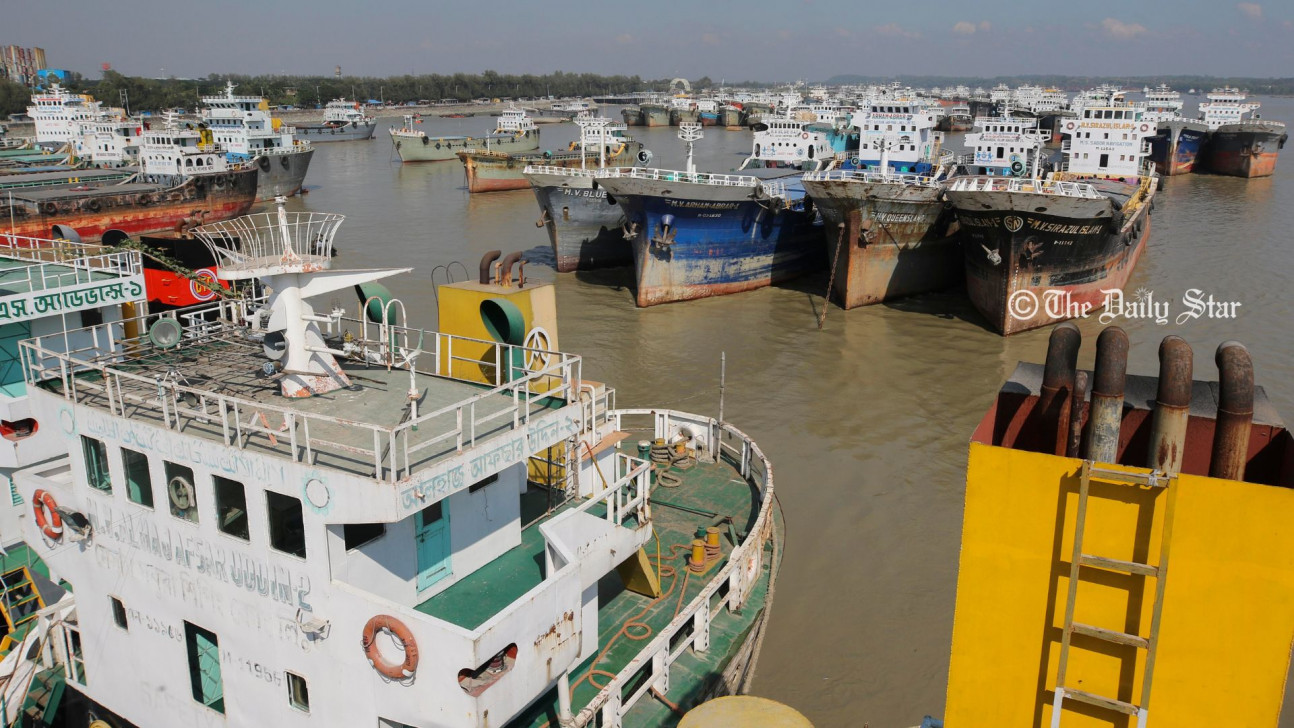 Lighter vessel owners increase fare for transporting goods by 15-22%