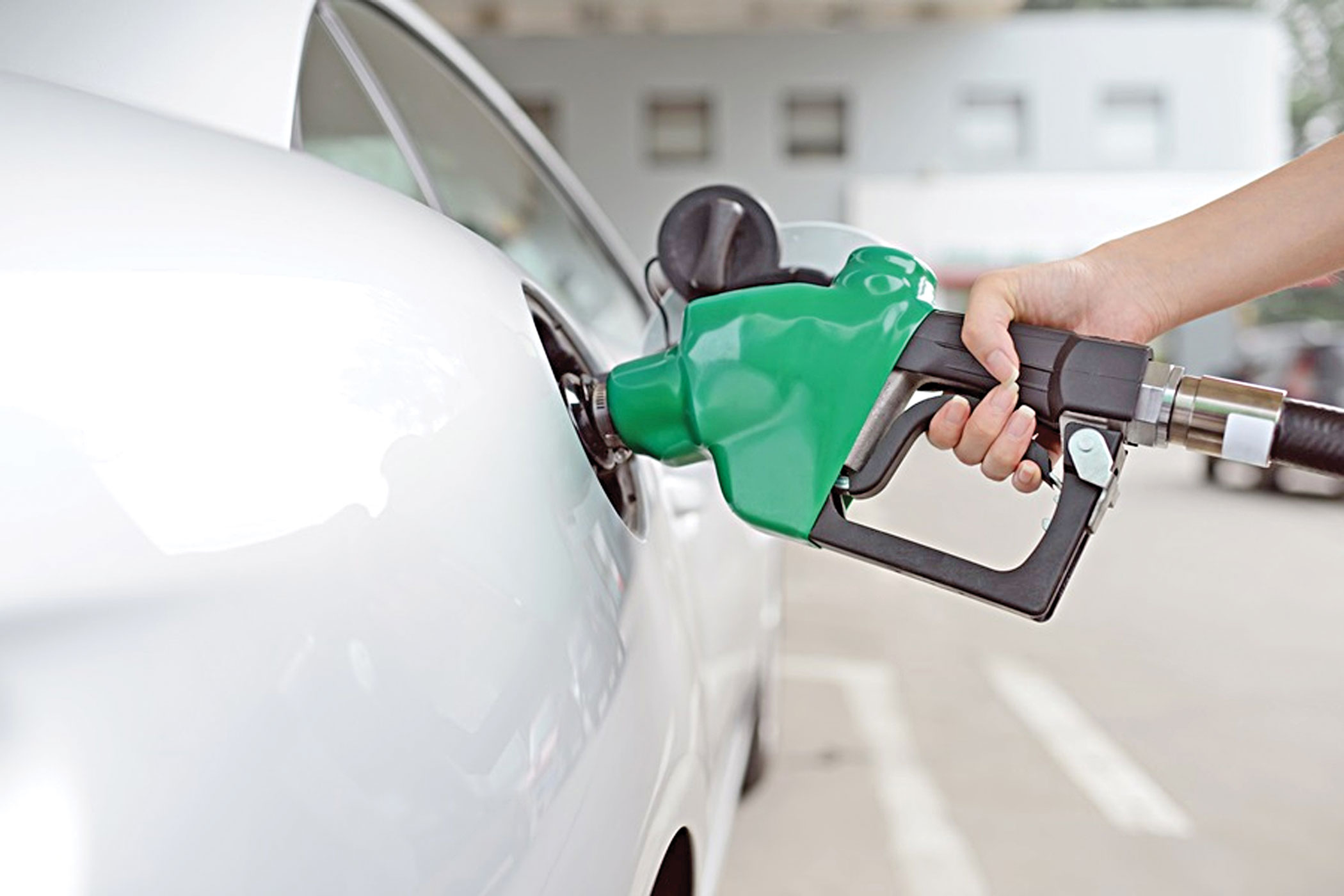 Fuel prices cut by Tk 5 per litre