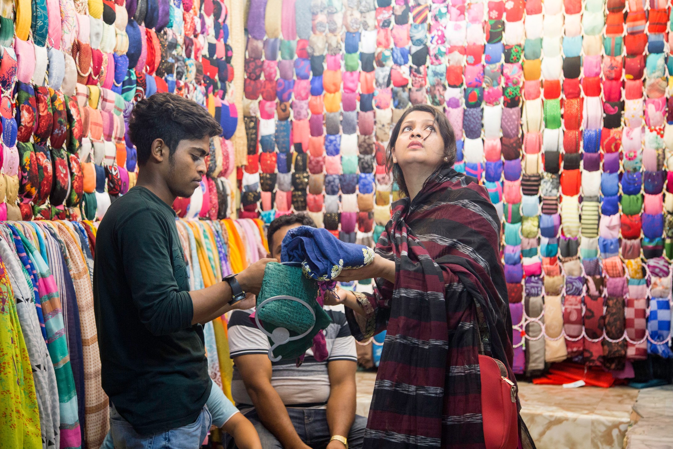 Guide to street shopping in Dhaka