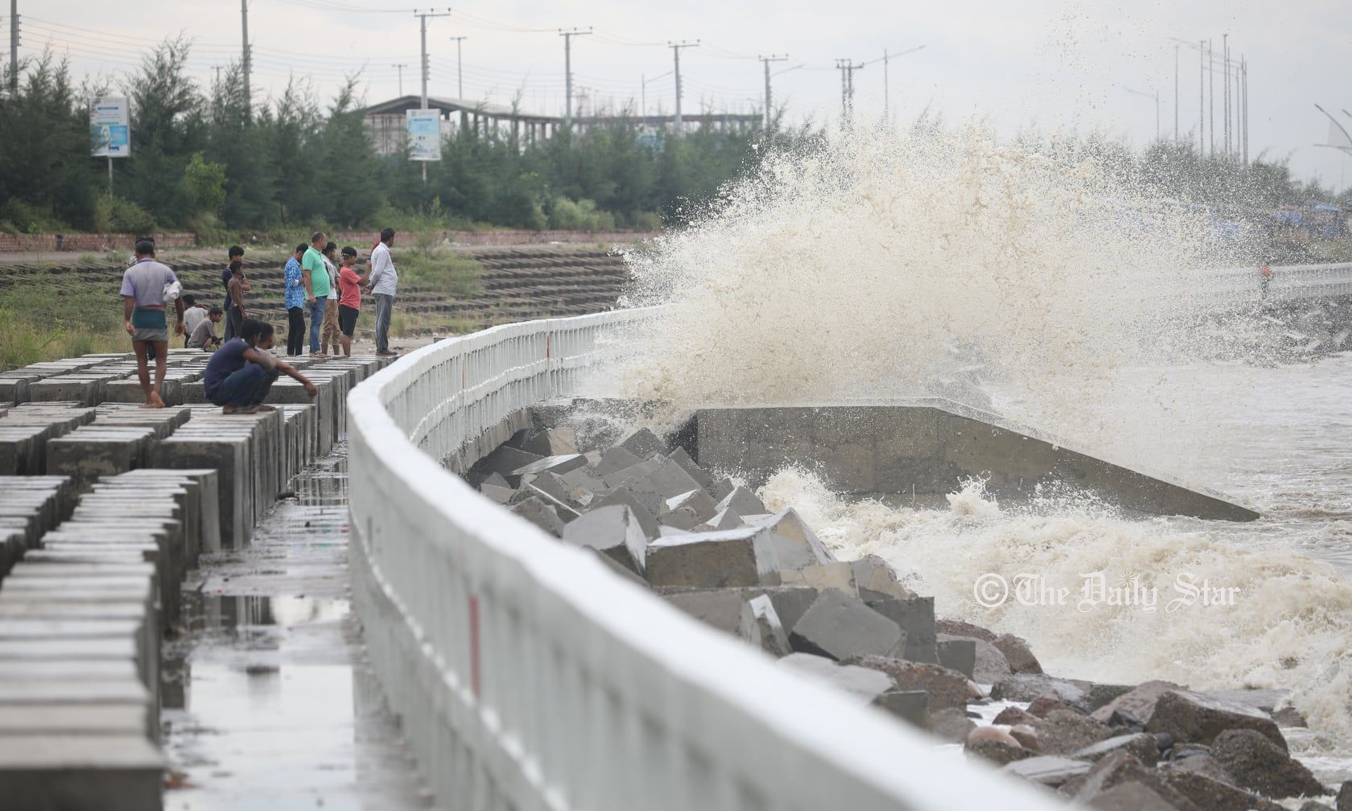 523 centres ready to shelter 5 lakh people in Ctg