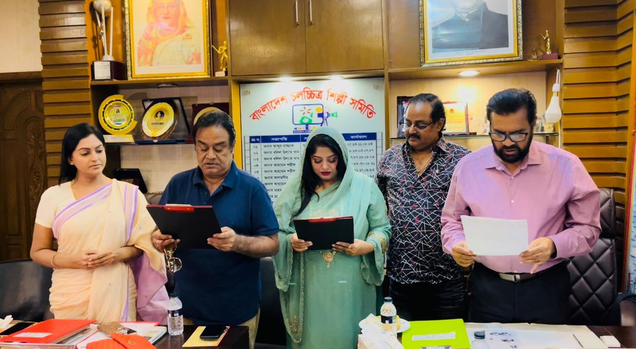 Moushumi,&nbsp;Dipjol take oath at Bangladesh Film Artistes Association