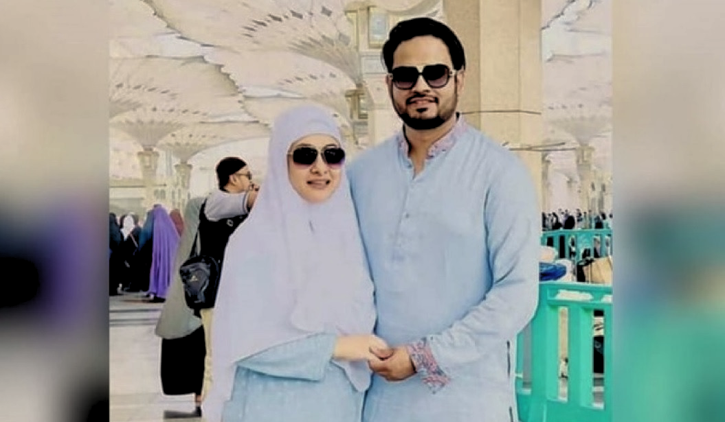 Purnima performs Umrah with husband