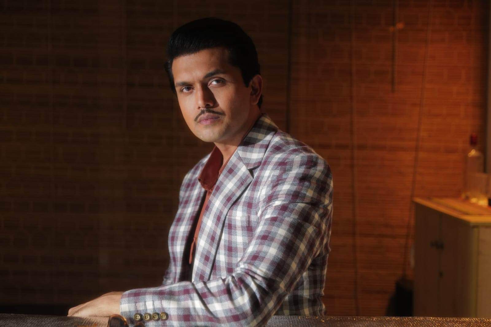 Arifin Shuvoo signs ‘Football 71’