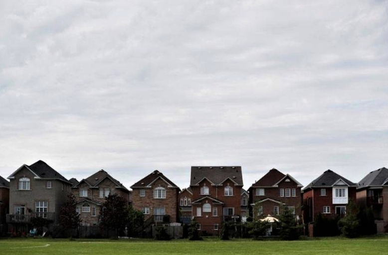 Canada bans most foreigners from buying homes