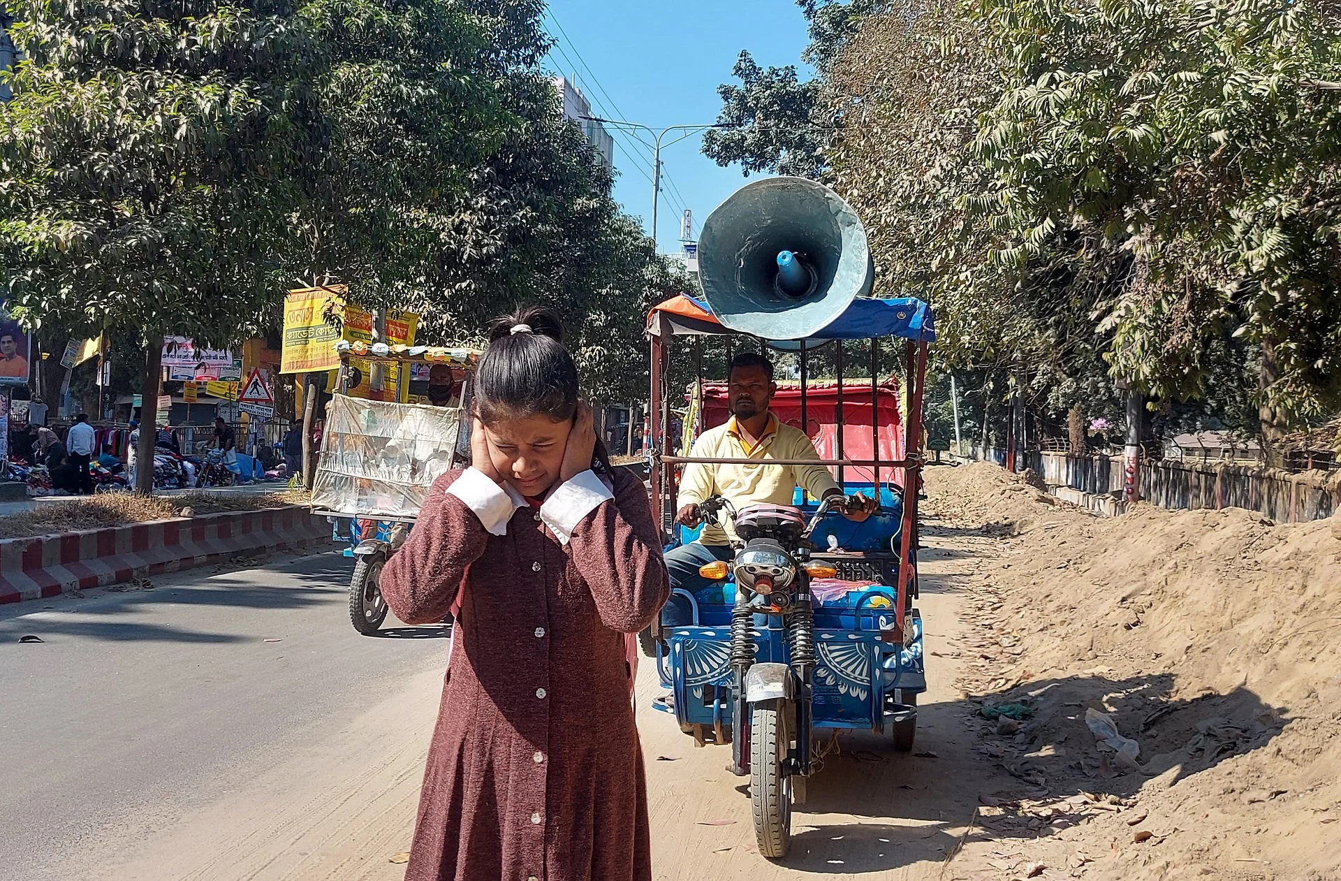 Survival of the Noisiest