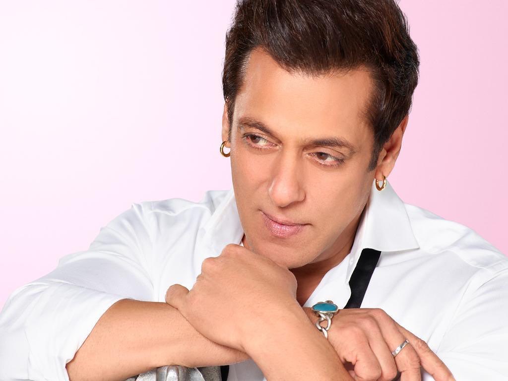Salman Khan teases fans with new look in latest film