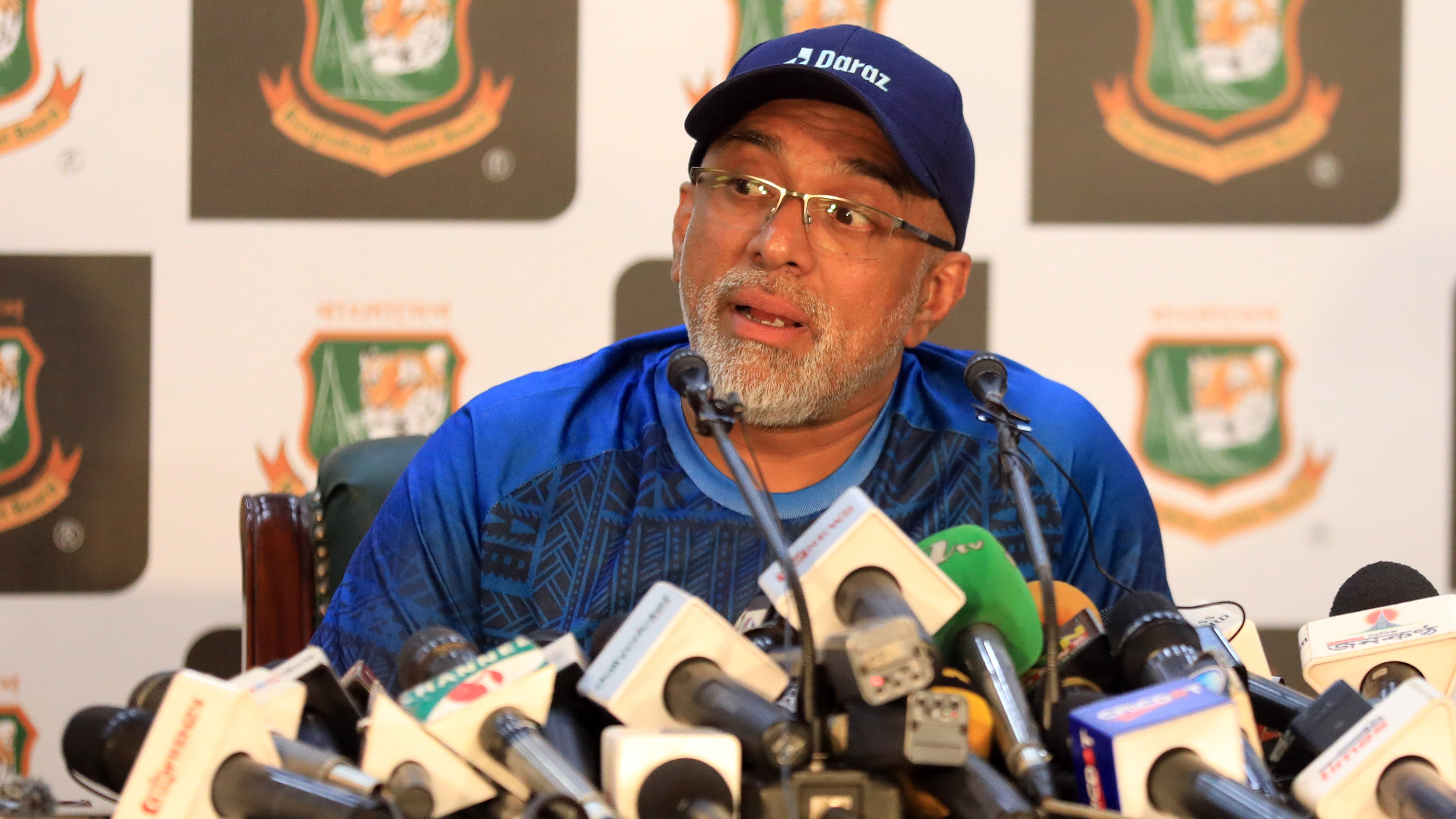 Hathurusingha fires ‘missiles’ on return