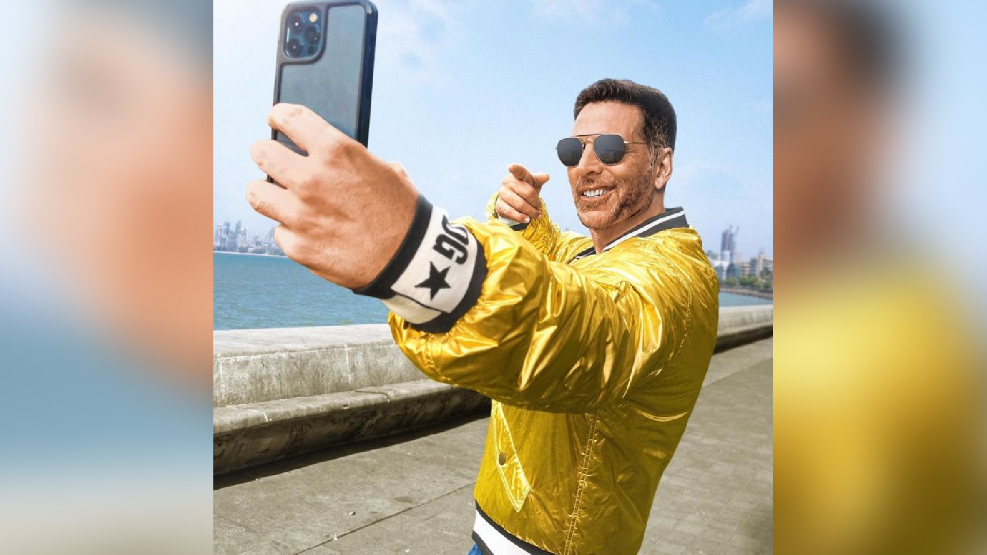 Akshay Kumar breaks the Guinness World Record of selfies