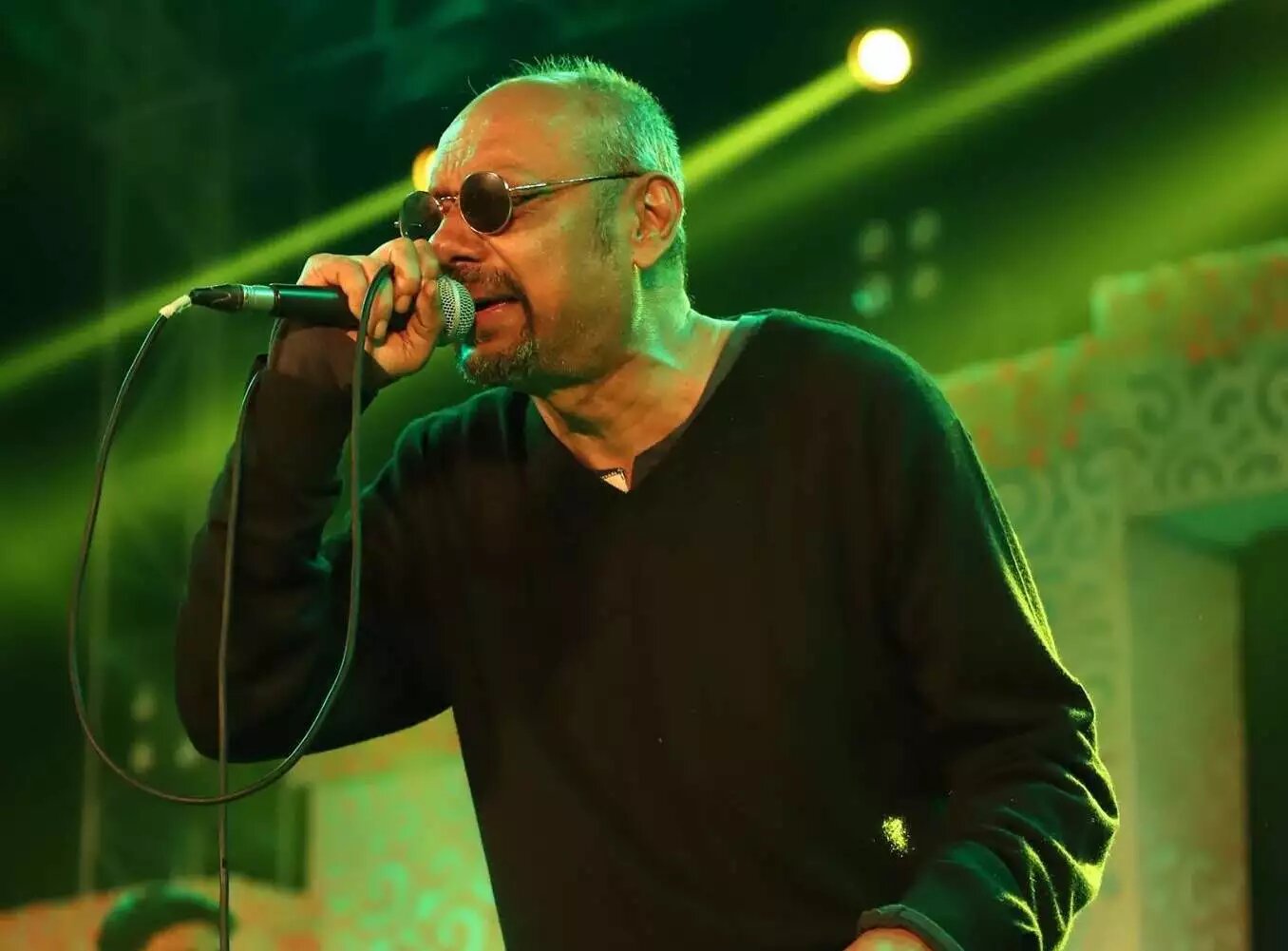 Anjan Dutt captivates crowds at JU
