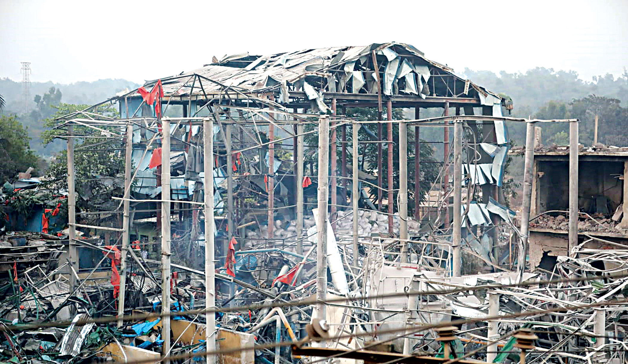 6 killed as blast rips thru oxygen plant