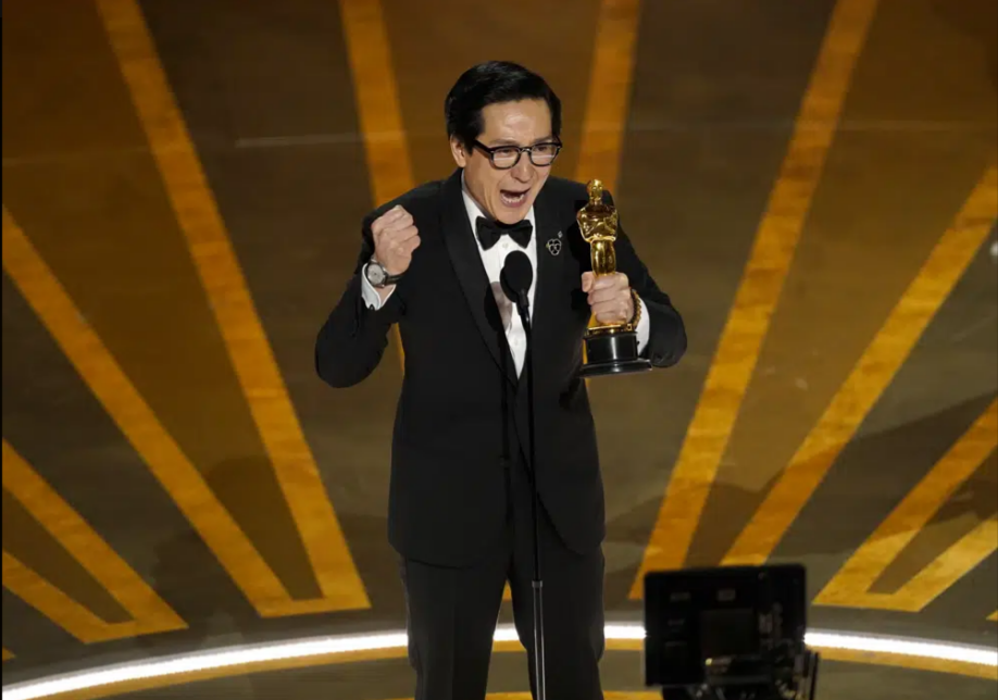 'Everything' stars Ke Huy Quan, Jamie Lee Curtis win Oscars