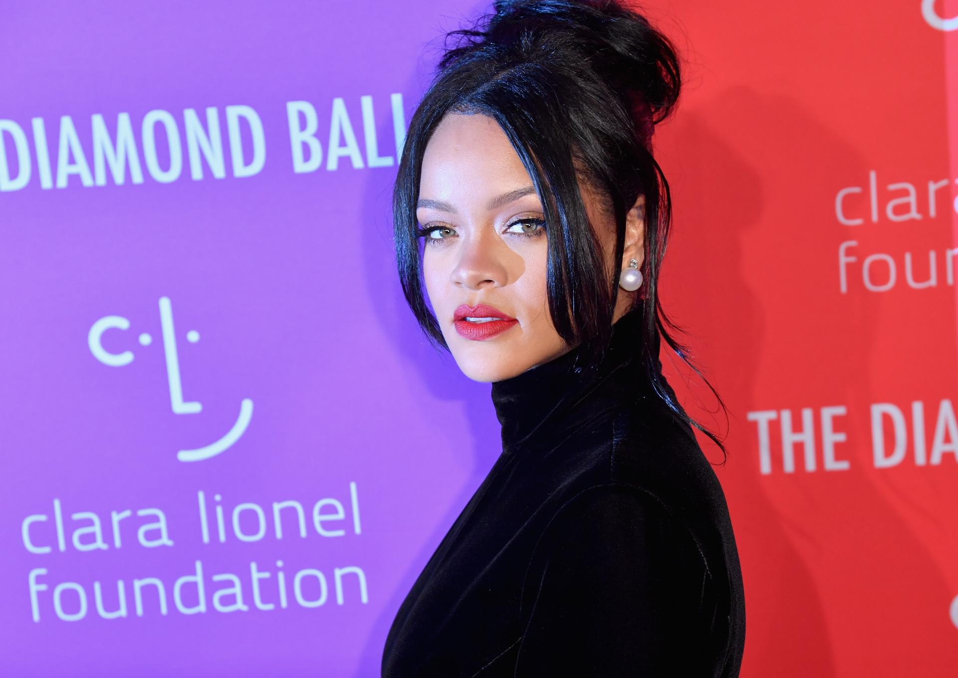 Rihanna becomes most followed woman on Twitter