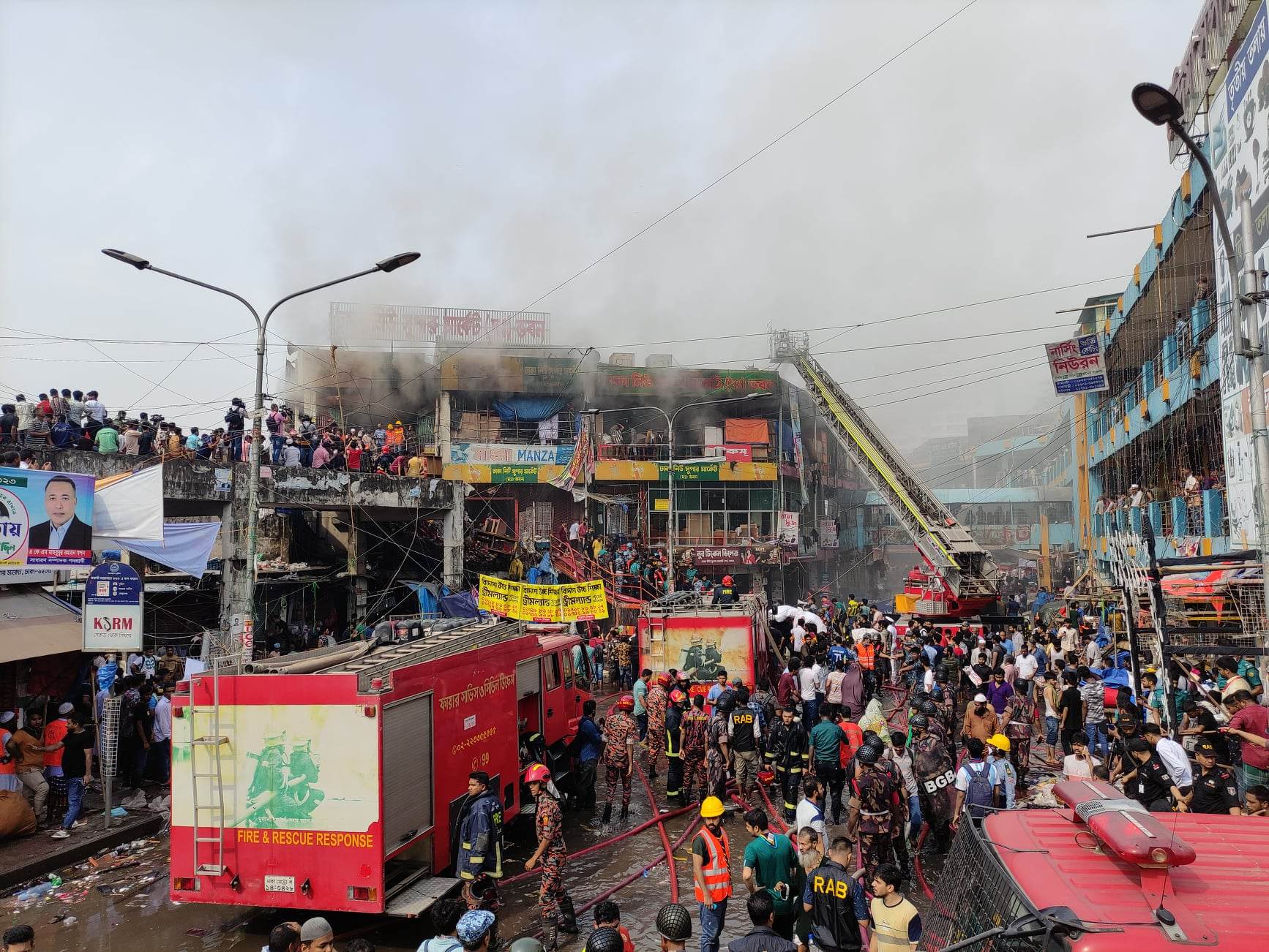 New Super Market fire: 8 firefighters, 1 volunteer injured