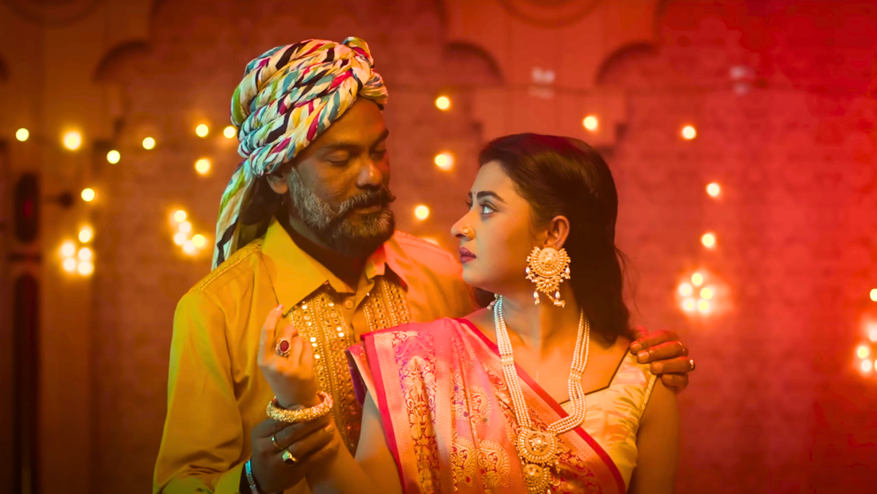 'Hridoy Diye' from 'Prohelika' unveils Nasir Uddin Khan in new light