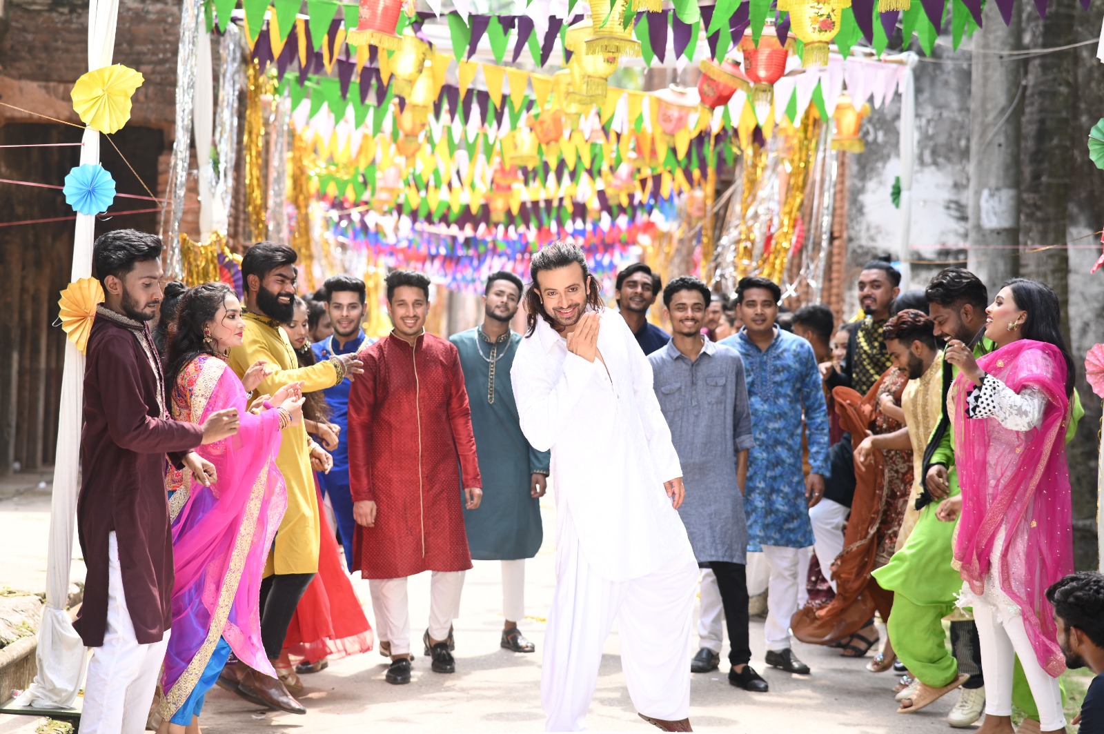 Shakib Khan wears surma, exudes Eid vibes with ‘Qurbani Qurbani’