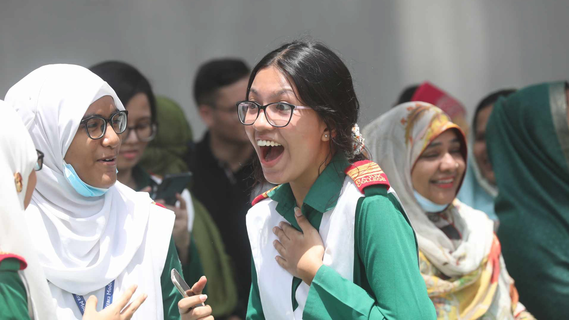 Girls outshine boys in pass rate and GPA-5 achievement