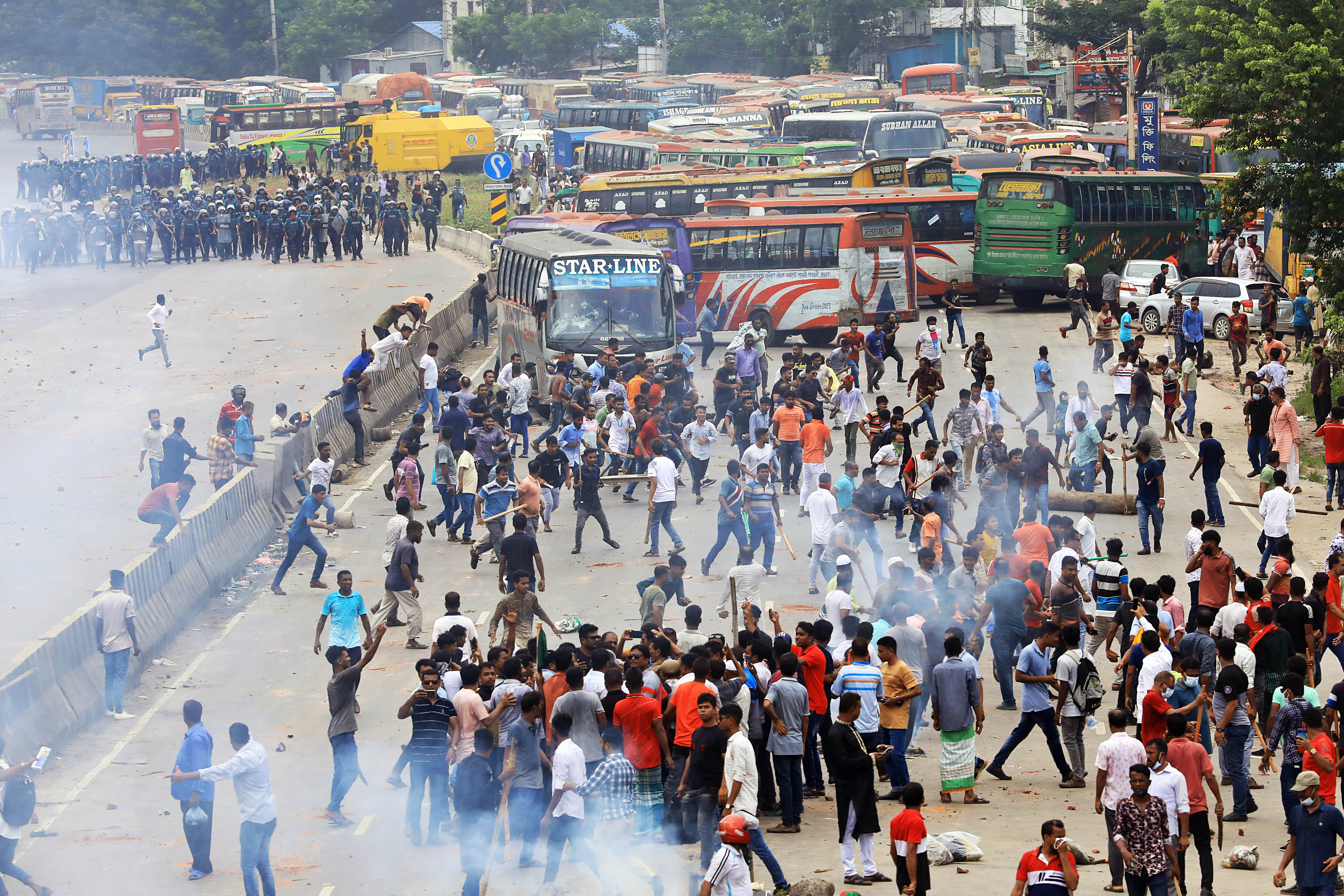 Column by Mahfuz Anam: ‘Gladiatorial’ street contests and prospects of fair elections