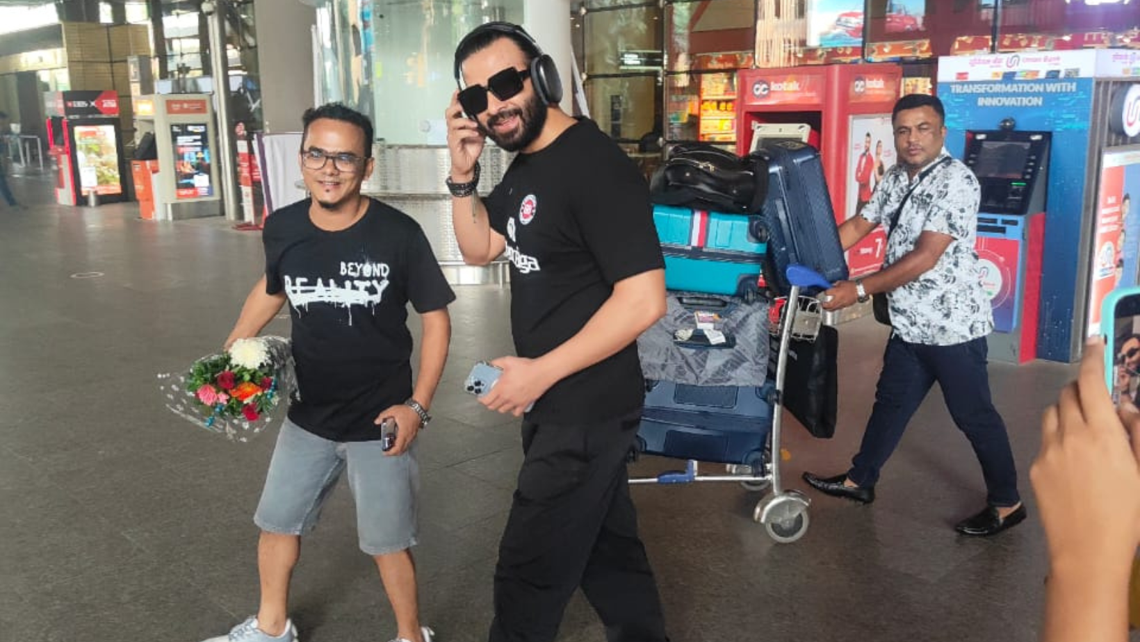 Shakib Khan arrives in Mumbai for 'Dorod’s' shooting