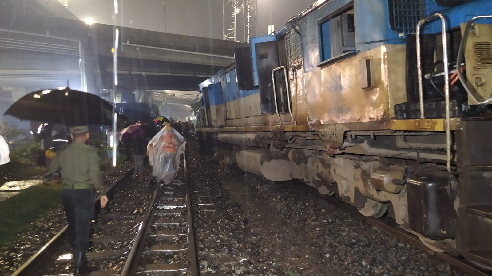 4 trains stuck on Dhaka-Mymensingh rail line