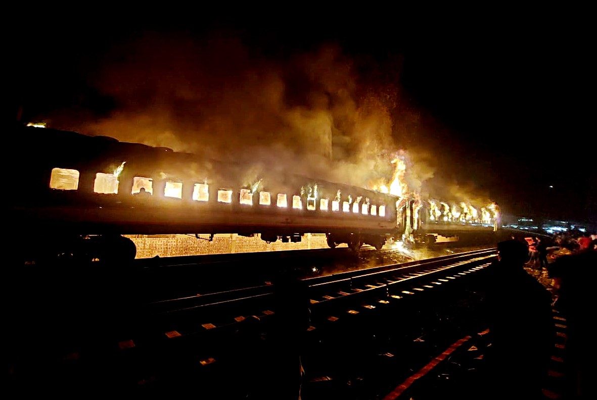 Torching Benapole Express: Police say BNP, Jubo Dal involved