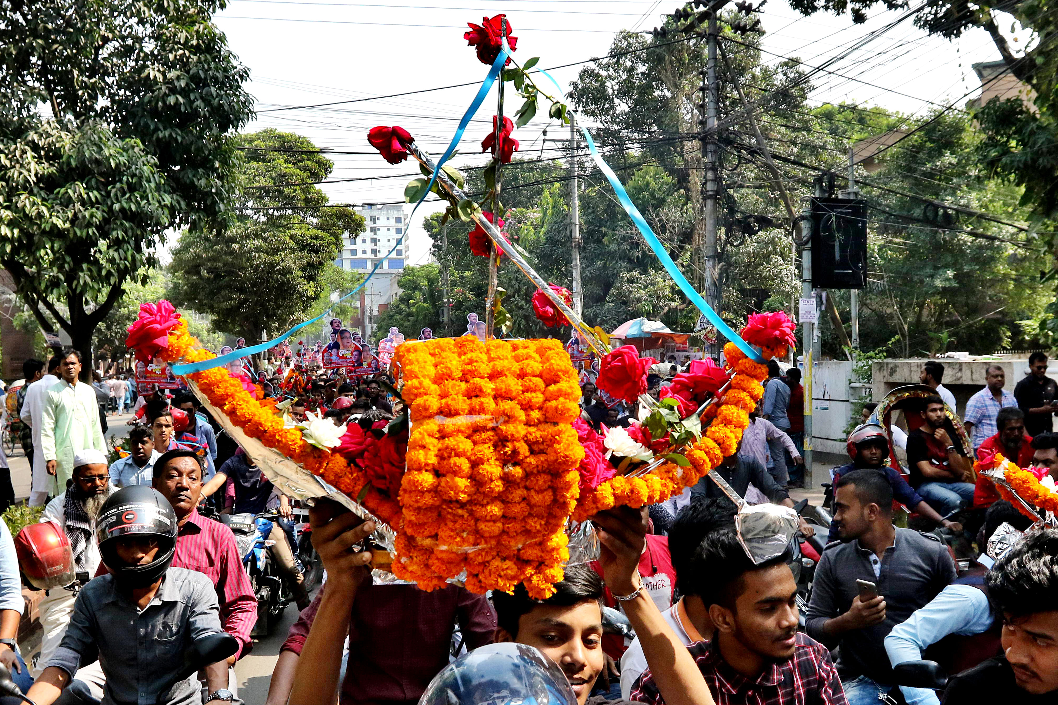 Economy hangs in the balance as Awami League hangs on to power